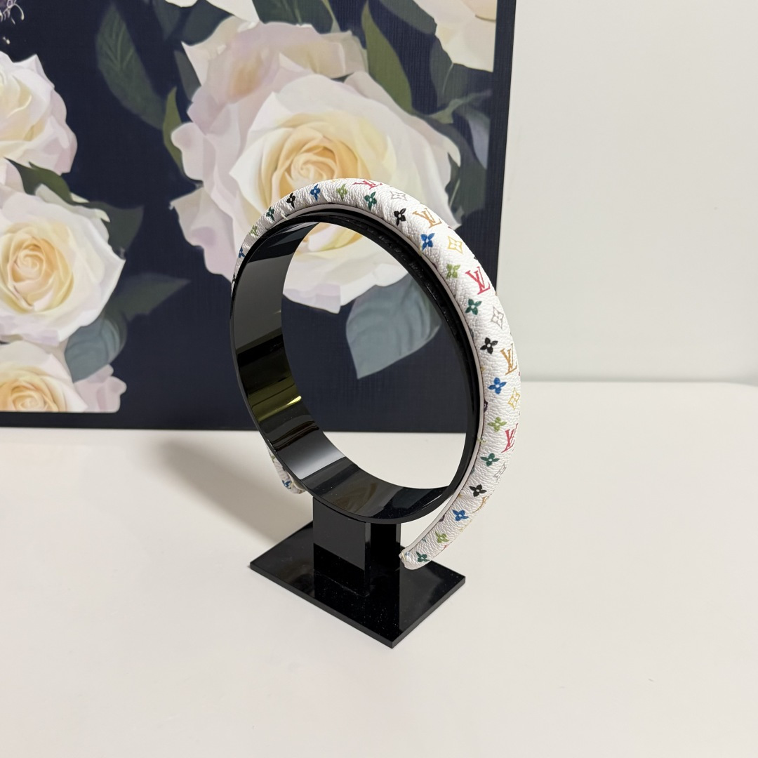 NO:852854,Special hot style is coming, with packaging, counter 1:1 material # LV (Louis Vuitton) latest popular style, what you see is what you get, the new elastic texture is very good, I really love it. Buy, buy hairpins, hairpins, louis vuitton, louis vuitton, hairpins19860909特 爆款来袭 配包装 专柜1比1 材质#  LV（路易威登）最新老花爆款,所见即所得,新款弹力质感手感都非常好 真的爱死了 买买买发夹,发夹,louis vuitton,louis vuitton,hairpins,accessory