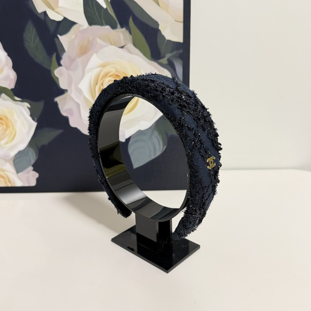 NO:852863,Special hot style is coming. Comes with packaging. Chanel (Chanel) small fragrance hot style, what you see is what you get, the new elastic texture is very good, I really love it to death. Buy buy hairpins, hairpins, chanel, chanel, hairpins19860909特 爆款来袭 配包装 Chanel（香奈儿）小香风爆款,所见即所得,新款弹力质感手感都非常好 真的爱死了 买买买发夹,发夹,chanel,chanel,hairpins,accessory