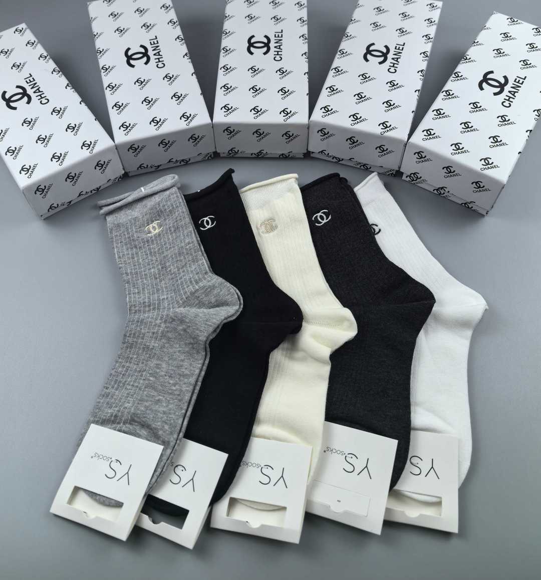 💛配包装Chanel（香奈儿）新款经典刺绣中长款堆堆袜袜子！一盒五双， 专柜同步筒袜袜子，💛大牌出街，潮