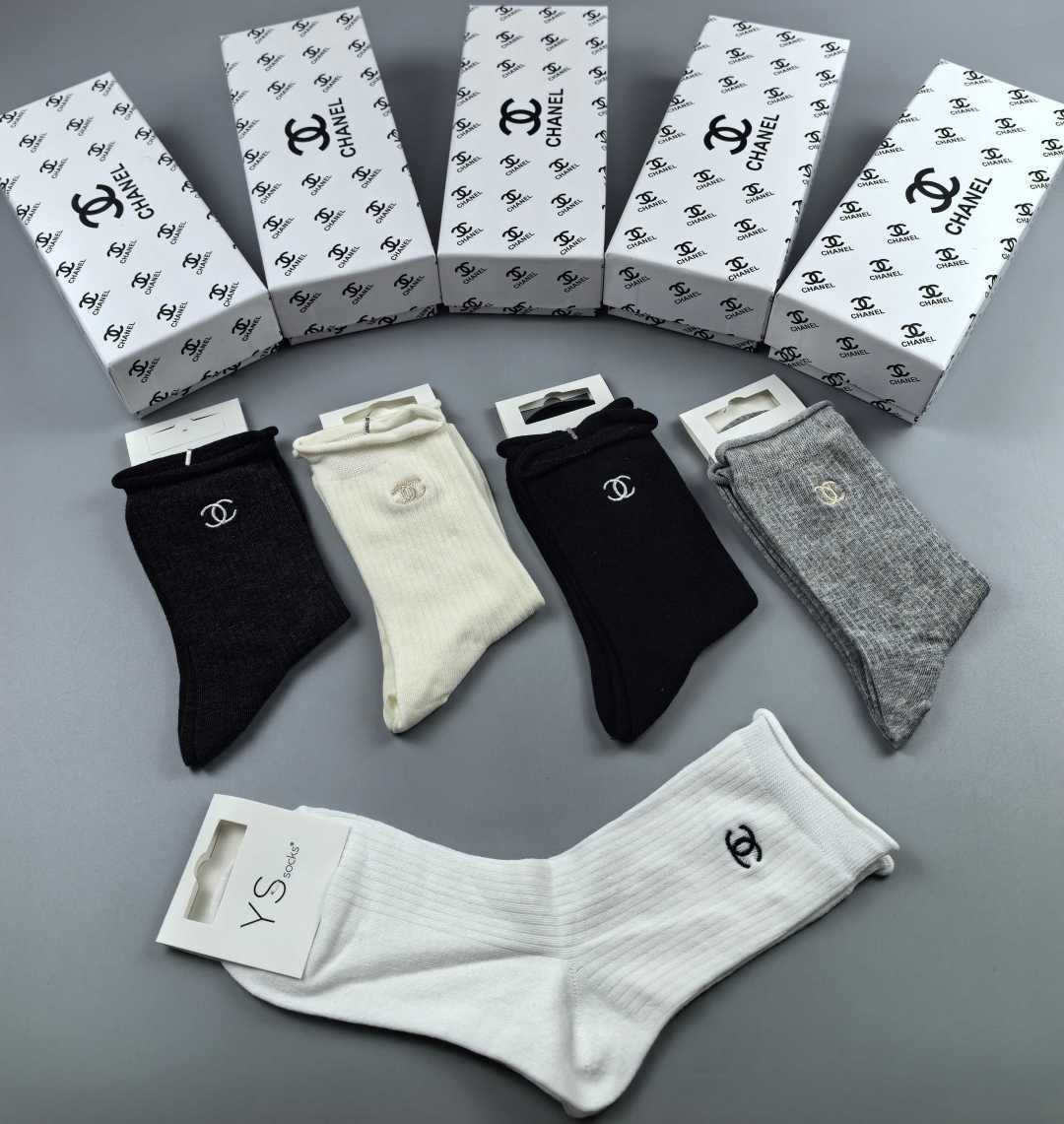 💛配包装Chanel（香奈儿）新款经典刺绣中长款堆堆袜袜子！一盒五双， 专柜同步筒袜袜子，💛大牌出街，潮