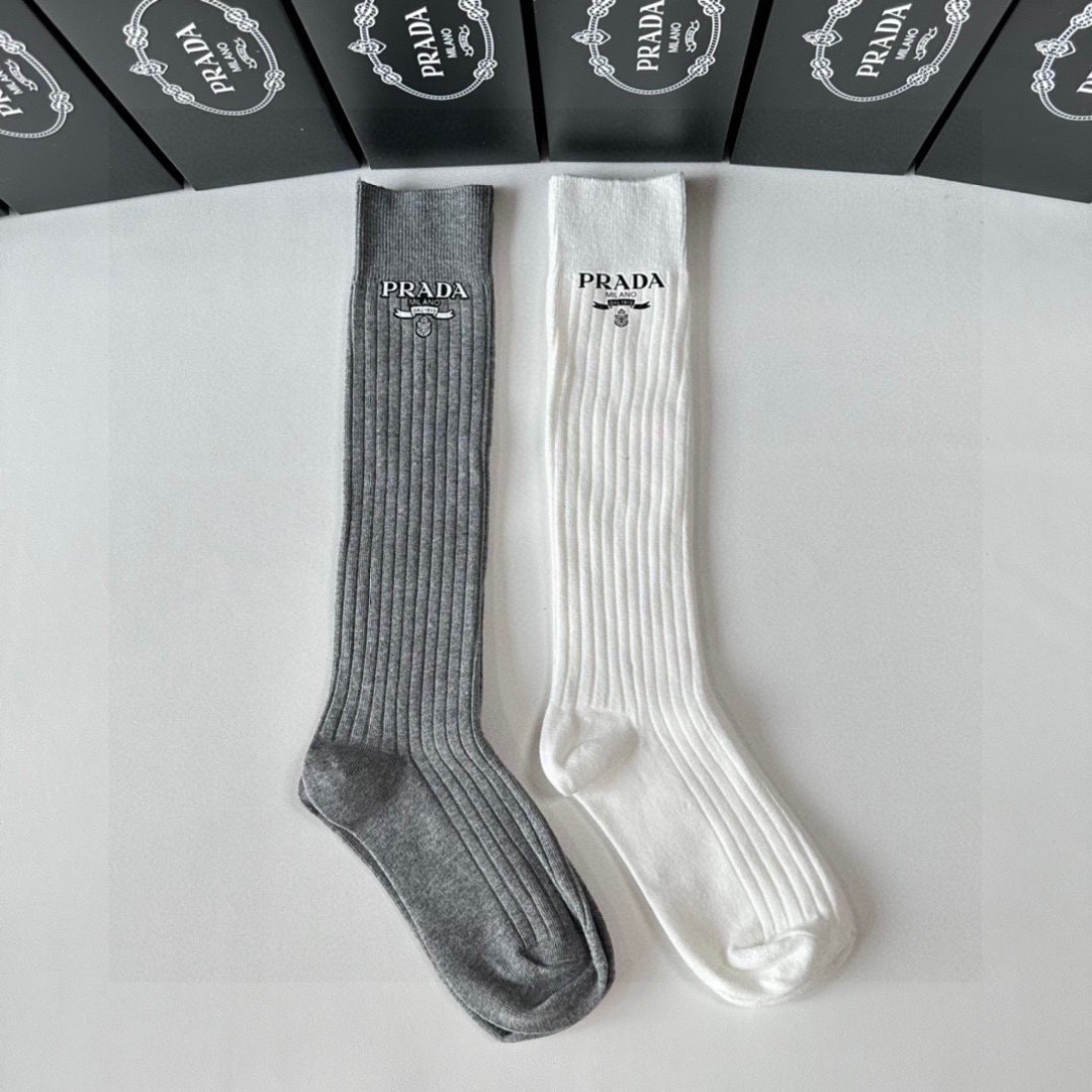 NO:850308,Specially packaged PRADA hot-selling new light luxury knee-length calf socks and piles of socks!  Two pairs in a box (choose any color), counter-synchronized tube socks, big-name streetwear, a must-have for fashionistas~ Socks, stockings, socks, prada, prada, socks19860909特配包装 PRADA（普拉达）爆款出货 新款轻奢及膝小腿袜堆堆袜袜子！一盒两双（颜色任选）专柜同步筒袜袜子,大牌出街,潮人必备超好搭～袜子,丝袜,袜子,prada,prada,socks,accessory
