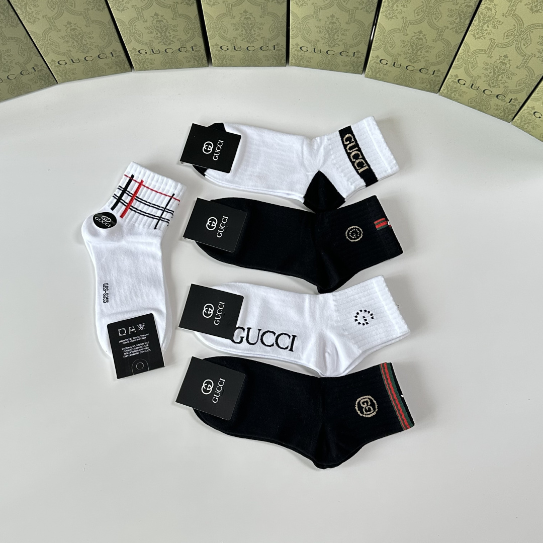 💛配专柜包装Gucci（古驰）新款中长款堆堆袜袜子！一盒五双，专柜同步筒袜袜子，💛大牌出街，潮人必备。超