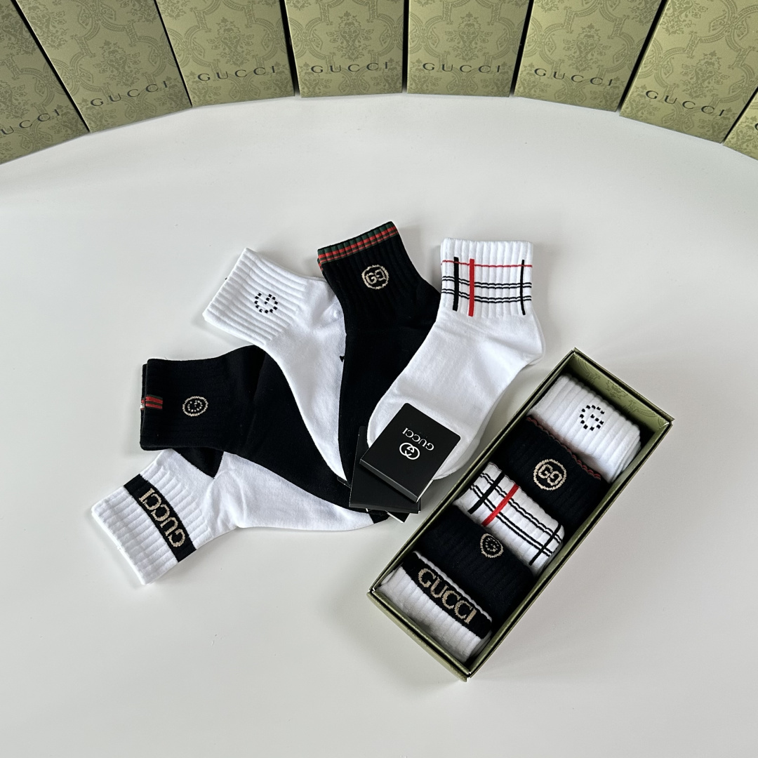 💛配专柜包装Gucci（古驰）新款中长款堆堆袜袜子！一盒五双，专柜同步筒袜袜子，💛大牌出街，潮人必备。超