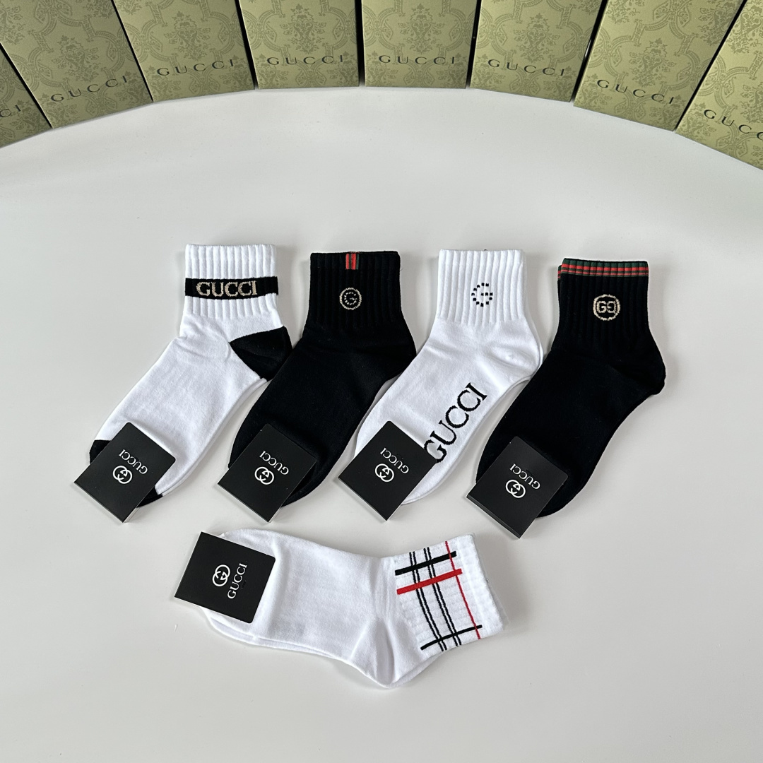 💛配专柜包装Gucci（古驰）新款中长款堆堆袜袜子！一盒五双，专柜同步筒袜袜子，💛大牌出街，潮人必备。超