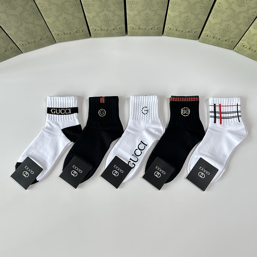 NO:850367,Specially equipped with counter packaging Gucci's new mid-length pile socks!  Five pairs in a box, counter-synchronized tube socks, big brands out on the street, a must-have for fashionistas, super easy to match. Socks, stockings, socks, gucci, gucci, socks19860909特 配专柜包装 Gucci（古驰）新款中长款堆堆袜袜子！一盒五双,专柜同步筒袜袜子,大牌出街,潮人必备超好搭.袜子,丝袜,袜子,gucci,gucci,socks,accessory