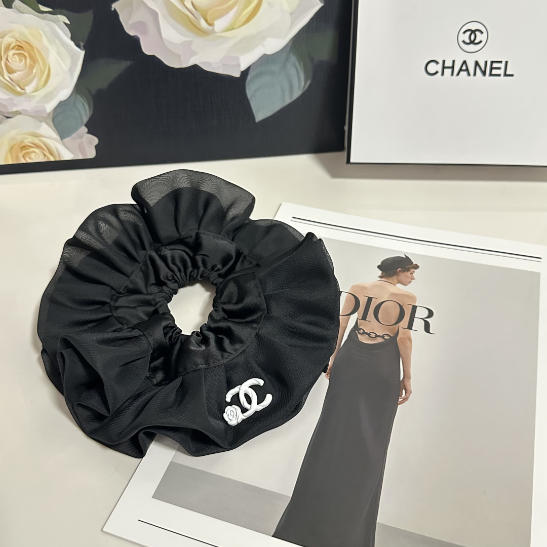 NO:852740,Specially equipped with counter packaging, Chanel's latest scented hair tie. Little fairies can get it now. Special material. No hair. Can be salty or sweet ~ hairpins, hairpins, chanel, chanel, hairpins19860909特 配专柜包装 Chanel（香奈儿）最新小香风发圈 小仙女快入手 特殊材质 不嘞头 可盐可甜～发夹,发夹,chanel,chanel,hairpins,accessory