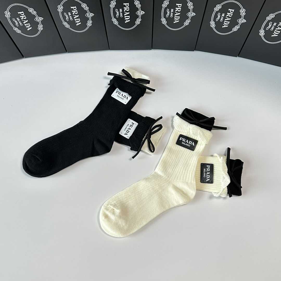 💛配专柜包装Prada（普拉达）新款羊绒堆堆袜袜子！一盒两双，专柜同步款袜子，💛大牌出街，潮人必备。超好