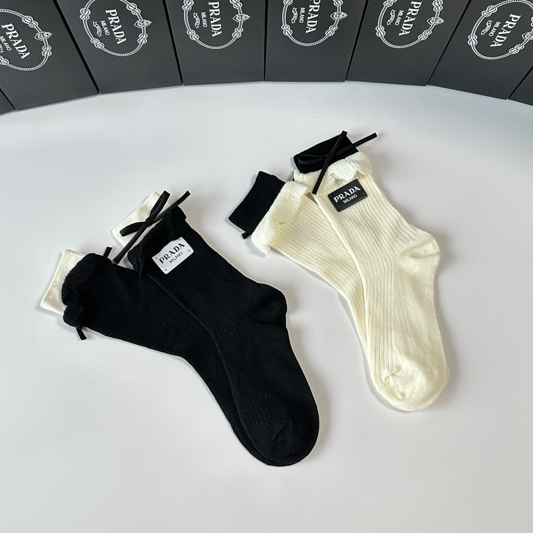 💛配专柜包装Prada（普拉达）新款羊绒堆堆袜袜子！一盒两双，专柜同步款袜子，💛大牌出街，潮人必备。超好