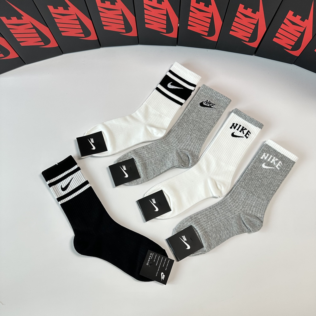 💛配包装NIKE（耐克）新款中长款堆堆袜袜子！一盒五双， 专柜同步筒款袜子，💛大牌出街，潮人必备。超好搭
