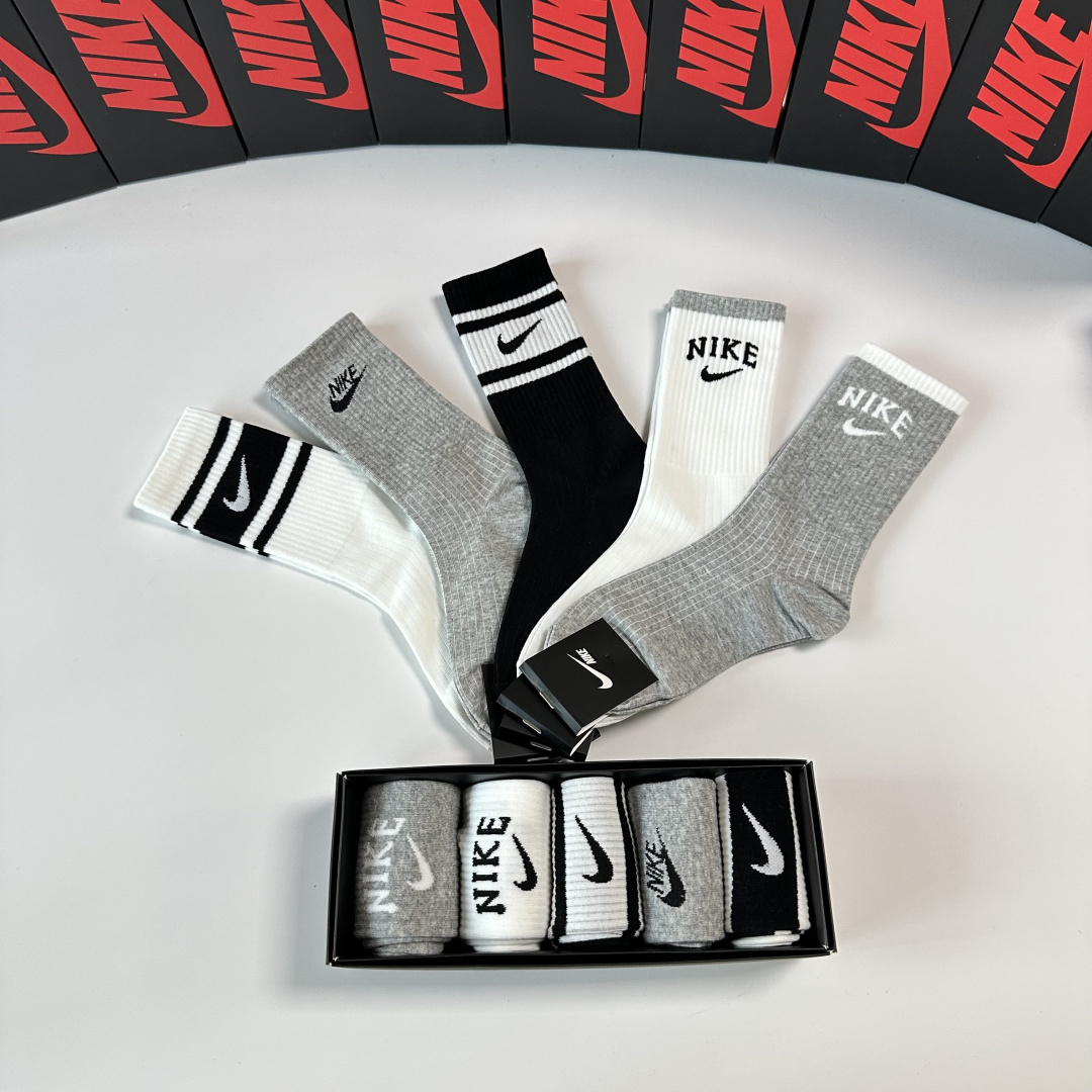 💛配包装NIKE（耐克）新款中长款堆堆袜袜子！一盒五双， 专柜同步筒款袜子，💛大牌出街，潮人必备。超好搭