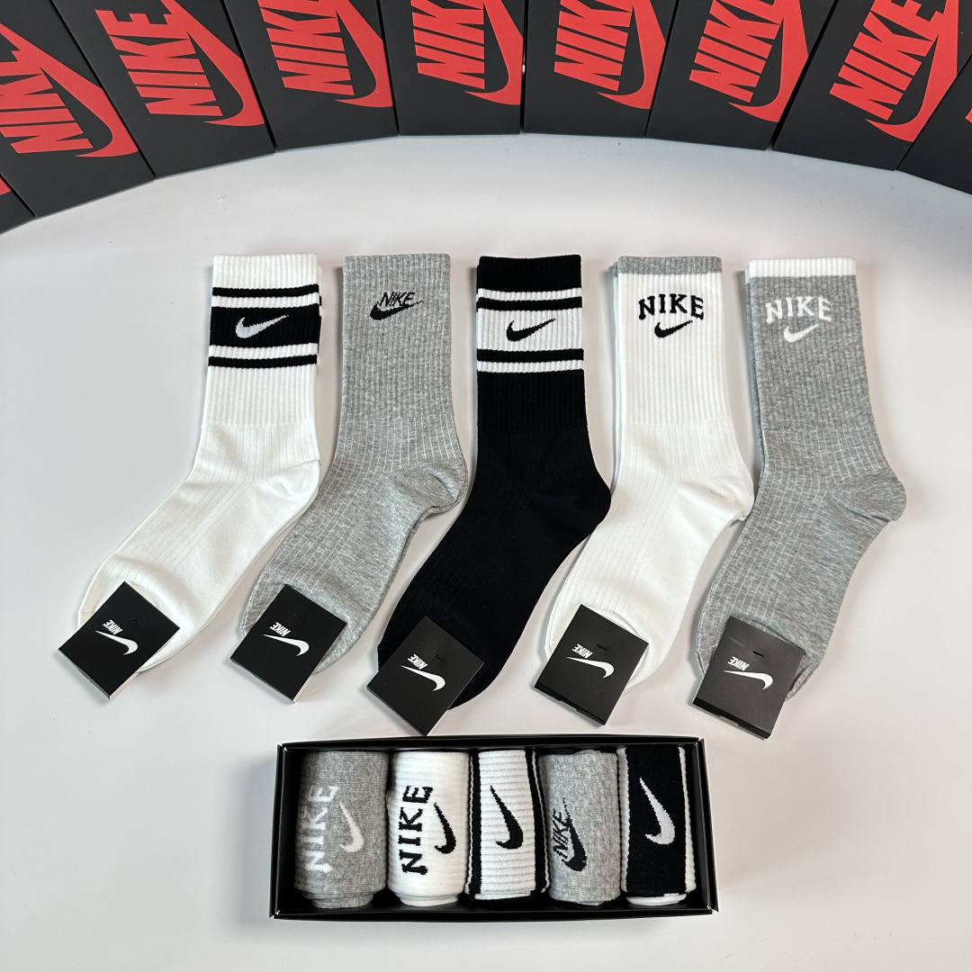 💛配包装NIKE（耐克）新款中长款堆堆袜袜子！一盒五双， 专柜同步筒款袜子，💛大牌出街，潮人必备。超好搭