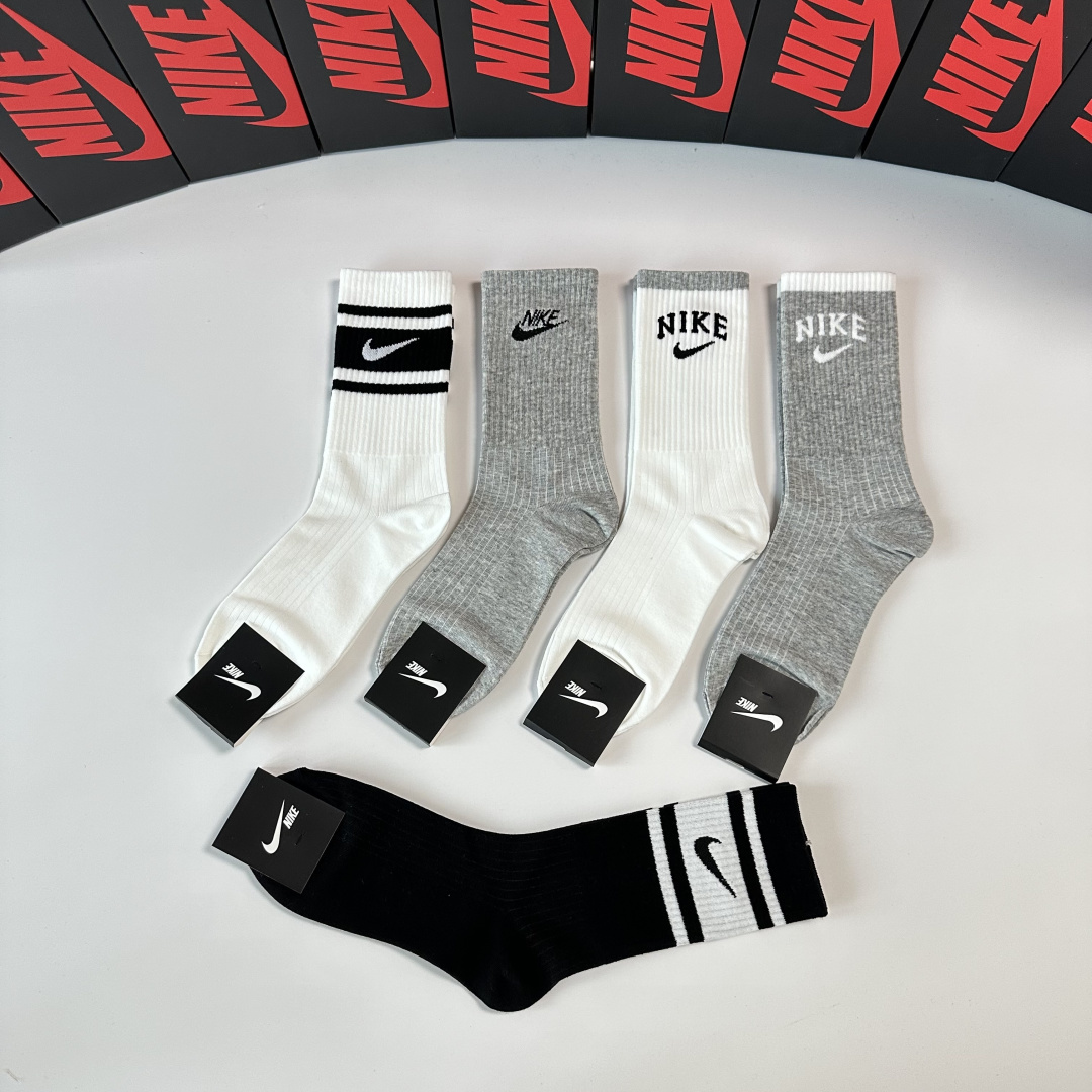 💛配包装NIKE（耐克）新款中长款堆堆袜袜子！一盒五双， 专柜同步筒款袜子，💛大牌出街，潮人必备。超好搭