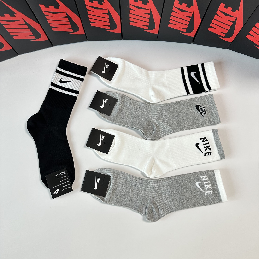 💛配包装NIKE（耐克）新款中长款堆堆袜袜子！一盒五双， 专柜同步筒款袜子，💛大牌出街，潮人必备。超好搭