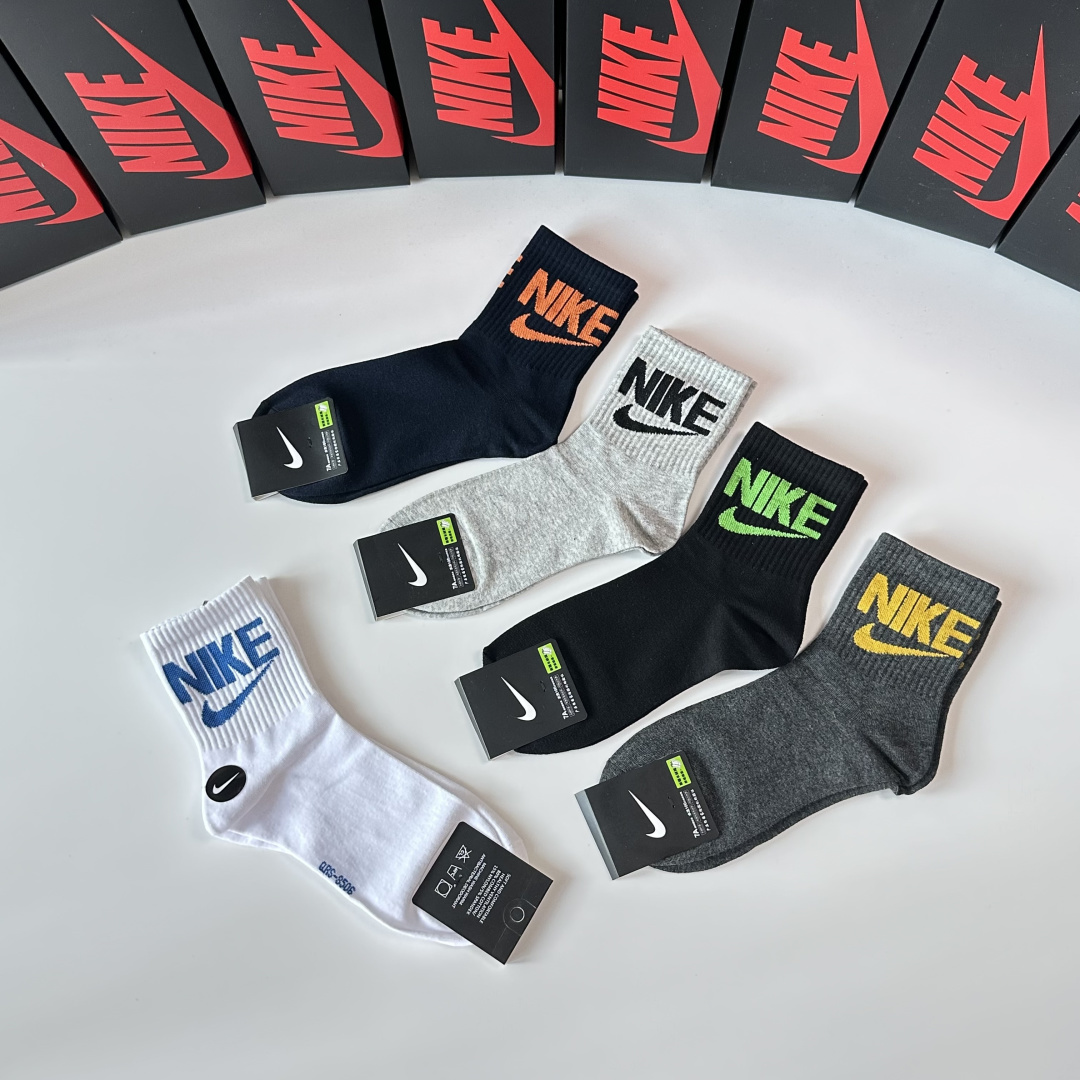💛配专柜包装NIKE（耐克）新款中长款堆堆袜袜子！一盒五双，专柜同步筒袜袜子，💛大牌出街，潮人必备。超好
