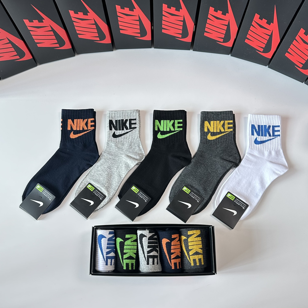 💛配专柜包装NIKE（耐克）新款中长款堆堆袜袜子！一盒五双，专柜同步筒袜袜子，💛大牌出街，潮人必备。超好