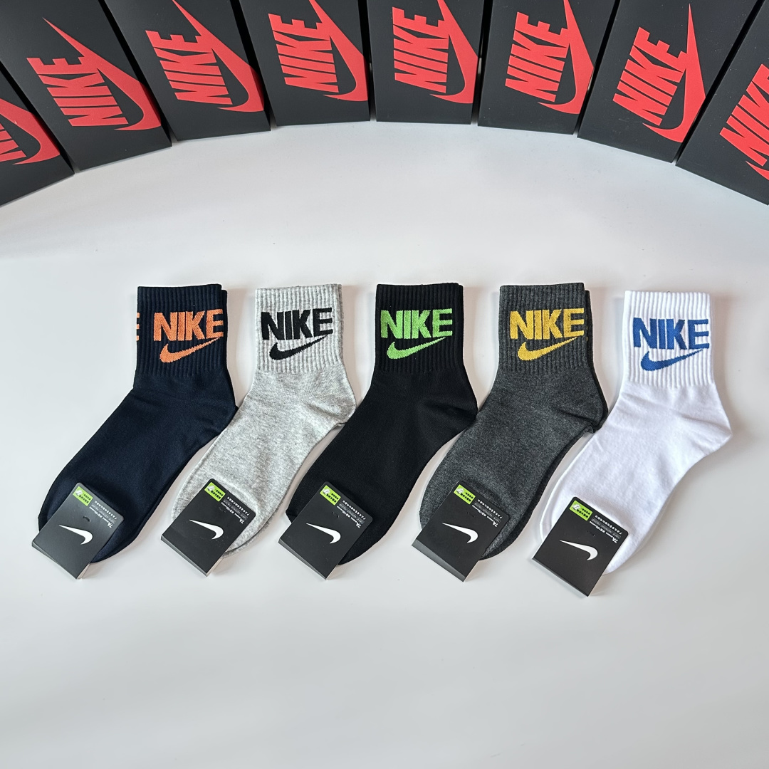 💛配专柜包装NIKE（耐克）新款中长款堆堆袜袜子！一盒五双，专柜同步筒袜袜子，💛大牌出街，潮人必备。超好