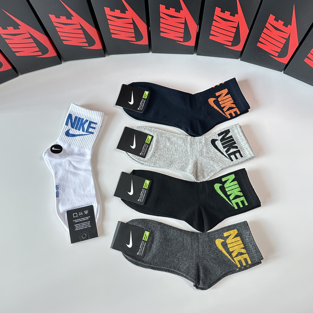 💛配专柜包装NIKE（耐克）新款中长款堆堆袜袜子！一盒五双，专柜同步筒袜袜子，💛大牌出街，潮人必备。超好
