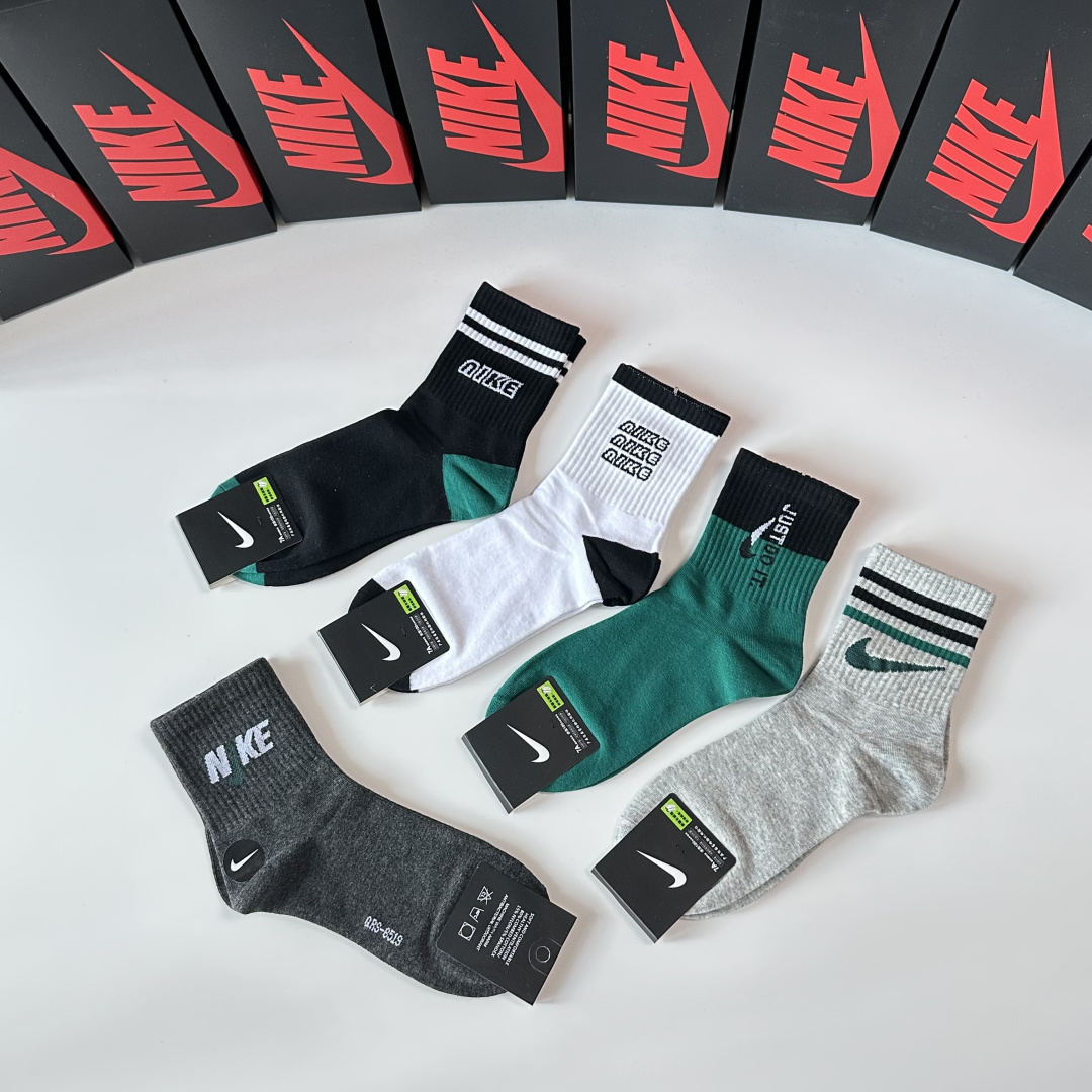 💛配专柜包装NIKE（耐克）新款中长款堆堆袜袜子！一盒五双，专柜同步筒袜袜子，大牌出街，潮人必备。超好搭
