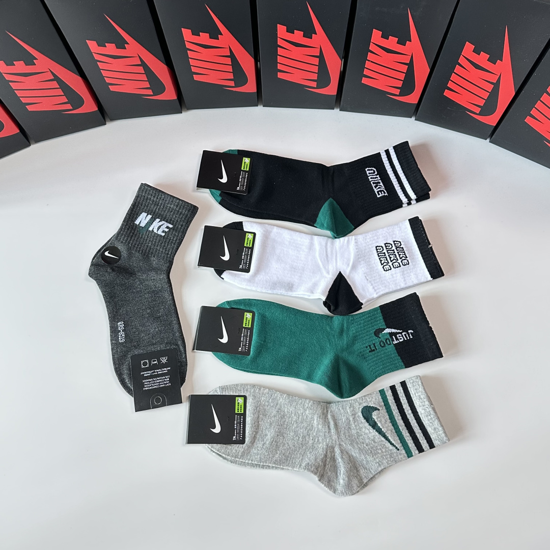 💛配专柜包装NIKE（耐克）新款中长款堆堆袜袜子！一盒五双，专柜同步筒袜袜子，大牌出街，潮人必备。超好搭