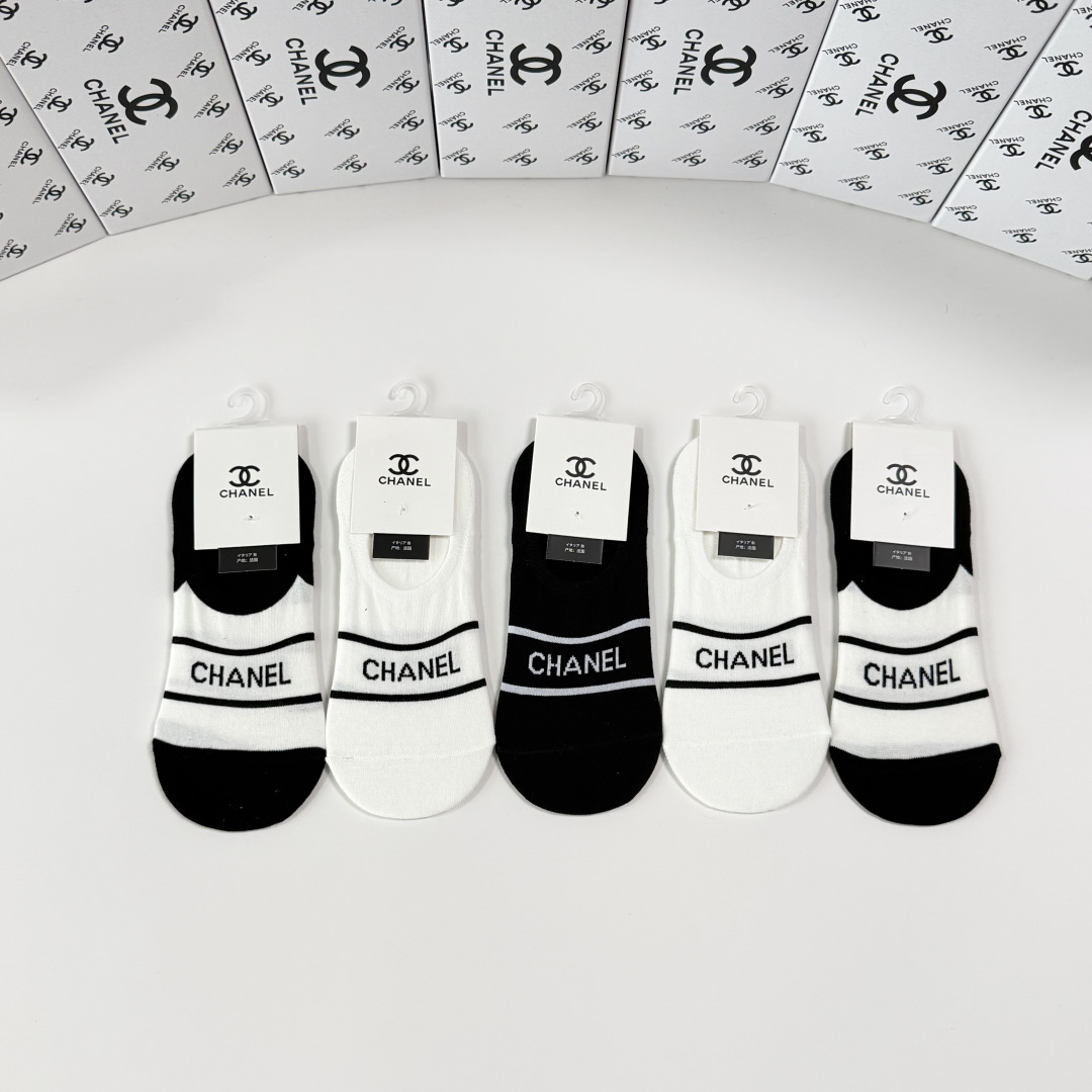 NO:850414,Specially equipped with counter packaging Chanel (Chanel) new boat socks invisible socks pile socks socks!  Five pairs in a box, counter-synchronized tube socks, big brands out on the street, a must-have for fashionistas, super easy to match. Socks, stockings, socks, chanel, chanel, socks19860909特 配专柜包装 Chanel（香奈儿）新款船袜隐形袜堆堆袜袜子！一盒五双,专柜同步筒袜袜子,大牌出街,潮人必备超好搭.袜子,丝袜,袜子,chanel,chanel,socks,accessory