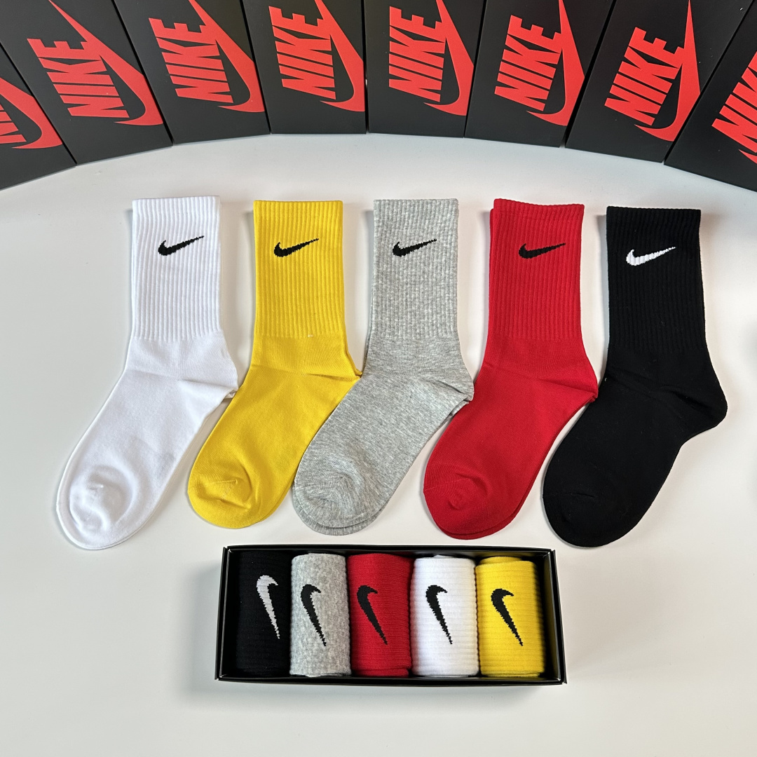 💛配包装NIKE（耐克）新款中长款堆堆袜袜子！一盒五双， 专柜同步筒款袜子，💛大牌出街，潮人必备。超好搭
