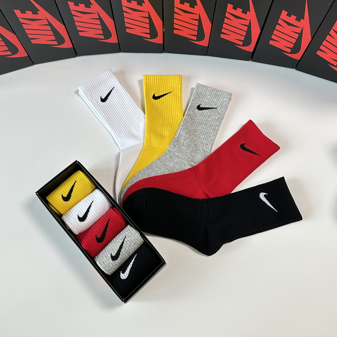 💛配包装NIKE（耐克）新款中长款堆堆袜袜子！一盒五双， 专柜同步筒款袜子，💛大牌出街，潮人必备。超好搭