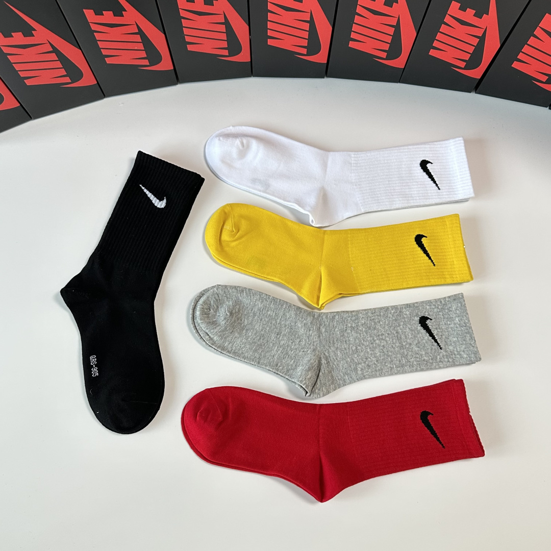 💛配包装NIKE（耐克）新款中长款堆堆袜袜子！一盒五双， 专柜同步筒款袜子，💛大牌出街，潮人必备。超好搭