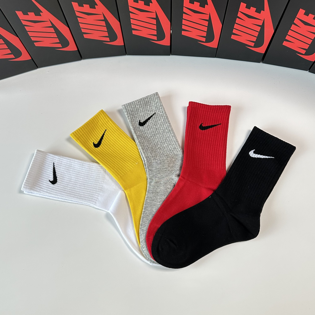 💛配包装NIKE（耐克）新款中长款堆堆袜袜子！一盒五双， 专柜同步筒款袜子，💛大牌出街，潮人必备。超好搭