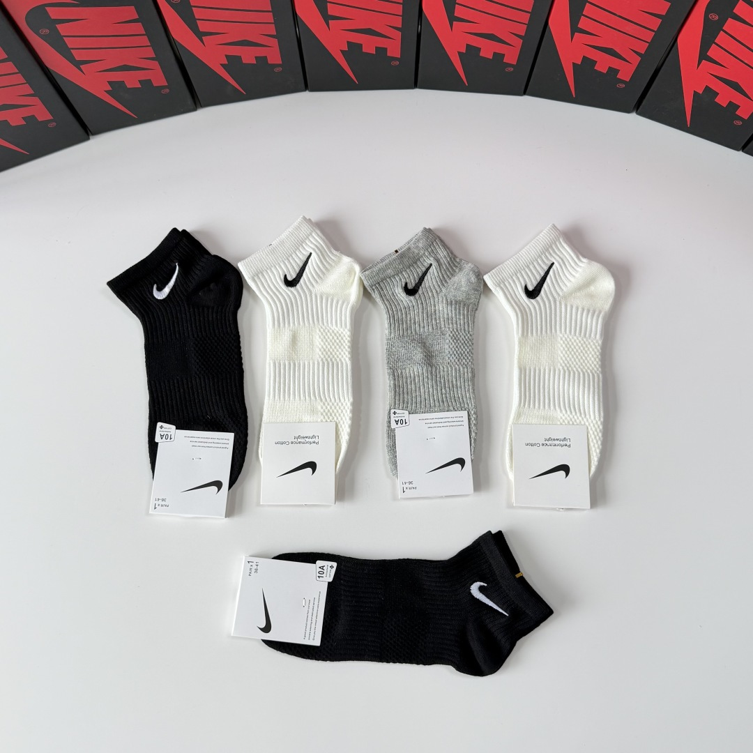 💛配专柜包装NIKE（耐克）新款刺绣中短款袜堆堆袜袜子！一盒五双，专柜同步筒袜袜子，💛大牌出街，潮人必备