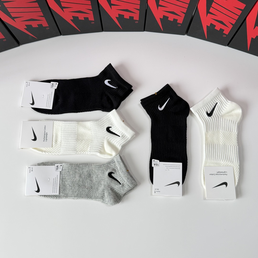 💛配专柜包装NIKE（耐克）新款刺绣中短款袜堆堆袜袜子！一盒五双，专柜同步筒袜袜子，💛大牌出街，潮人必备