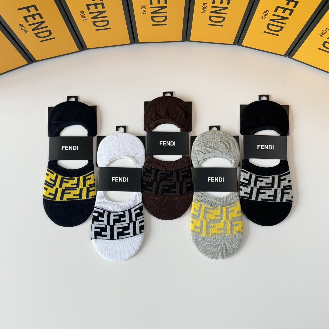 💛配专柜包装FENDI（芬迪）新款船袜款袜堆堆袜袜子！一盒五双，专柜同步筒袜袜子，💛大牌出街，潮人必备。