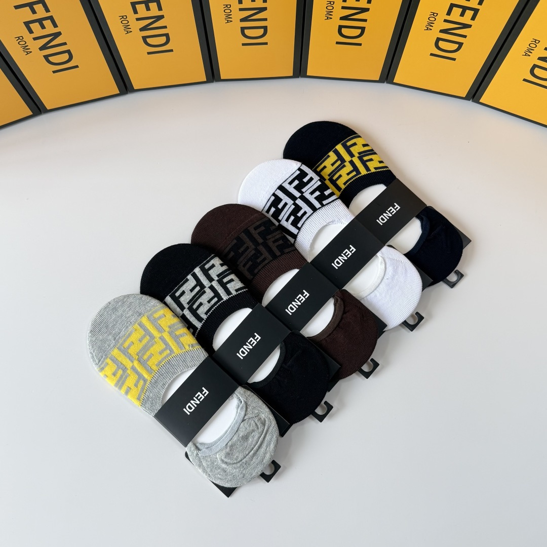 💛配专柜包装FENDI（芬迪）新款船袜款袜堆堆袜袜子！一盒五双，专柜同步筒袜袜子，💛大牌出街，潮人必备。