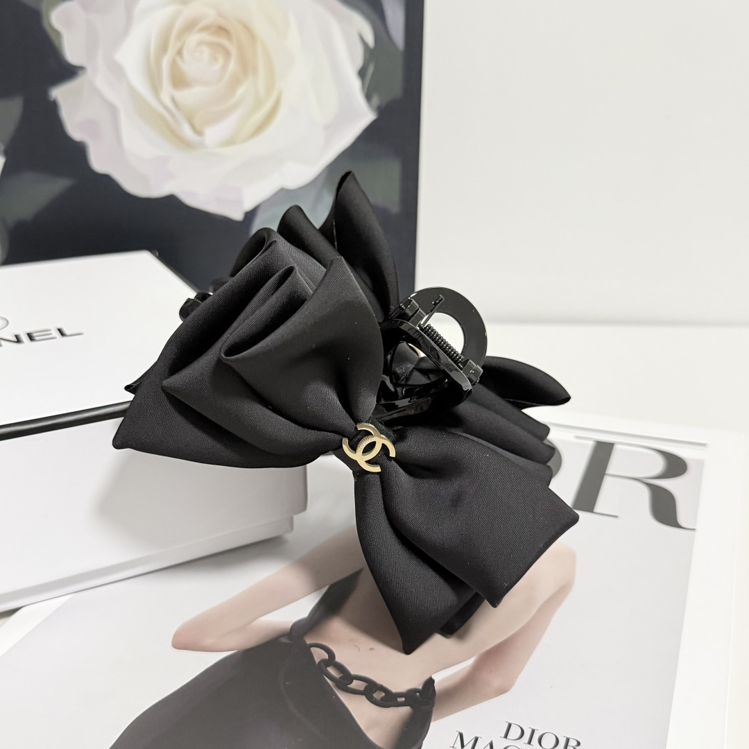 NO:852872,Special (single) with counter packaging Chanel (Chanel) latest vintage vintage clip. Elegant girl is worth buying. Very easy to match. Temperament and taste. Hairpins, hairpins, chanel, chanel, hairpins19860909特（单个）配专柜包装 Chanel（香奈儿）最新中古vintage抓夹 优雅的girl值得入手 非常好搭配 气质有品位发夹,发夹,chanel,chanel,hairpins,accessory