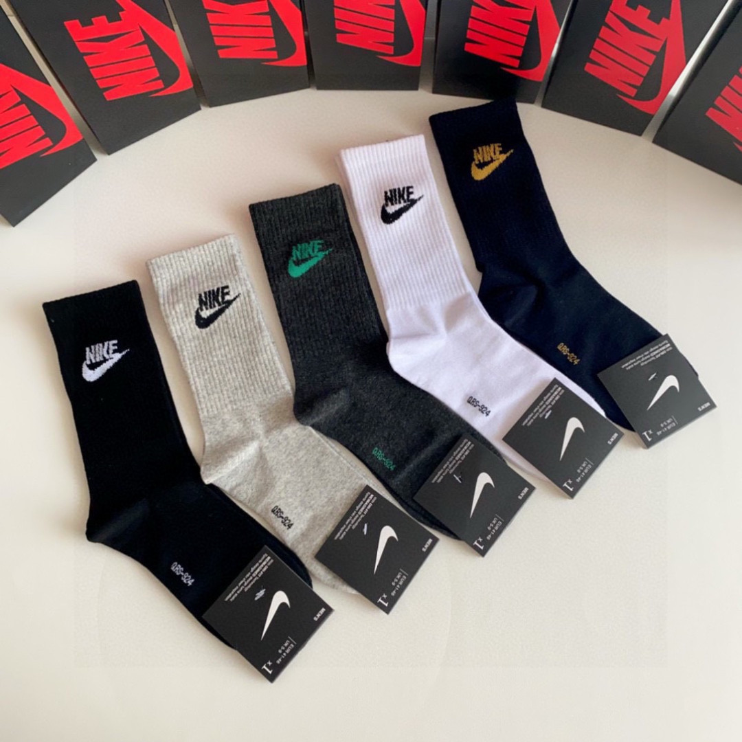 💛配专柜包装NIKE（耐克）新款中长款堆堆袜袜子！一盒五双，专柜同步筒袜袜子，💛大牌出街，潮人必备。超好