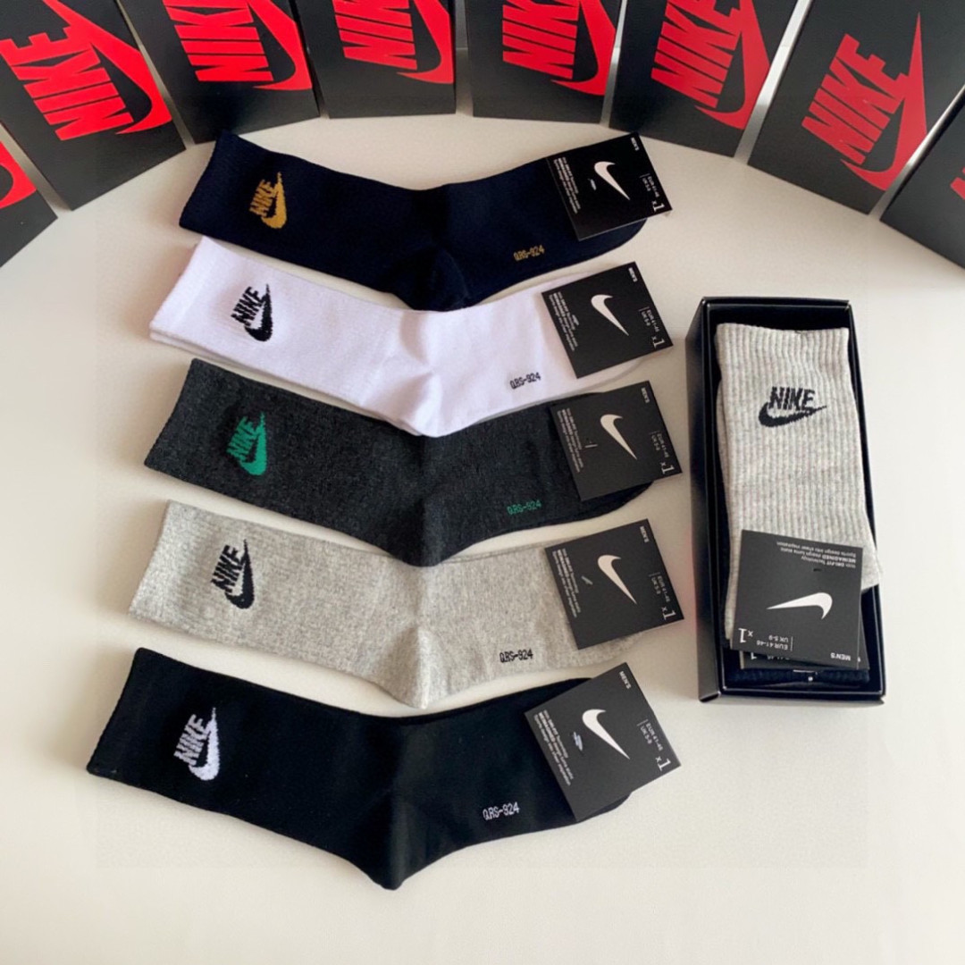 💛配专柜包装NIKE（耐克）新款中长款堆堆袜袜子！一盒五双，专柜同步筒袜袜子，💛大牌出街，潮人必备。超好