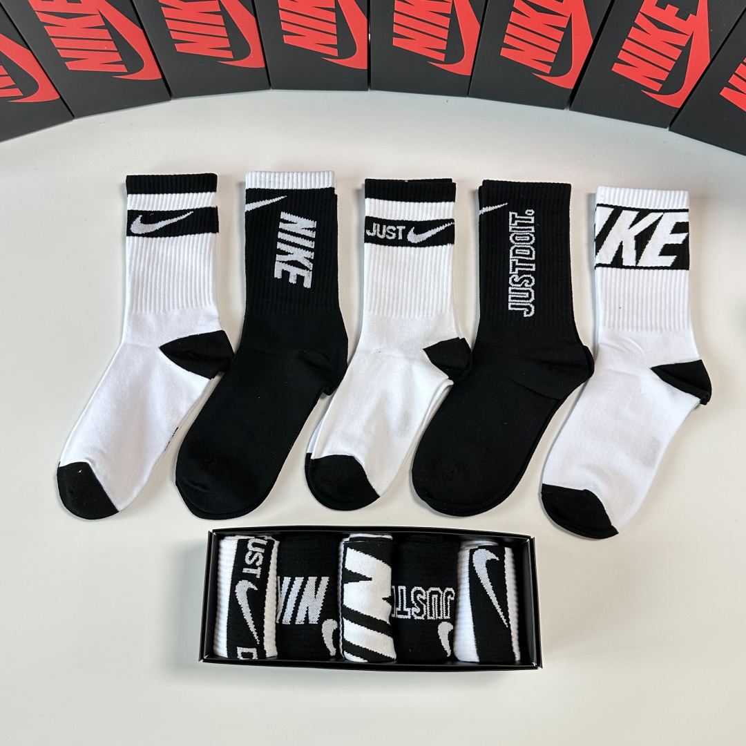 💛配包装NIKE（耐克）新款中长款堆堆袜袜子！一盒五双， 专柜同步筒款袜子，💛大牌出街，潮人必备。超好搭