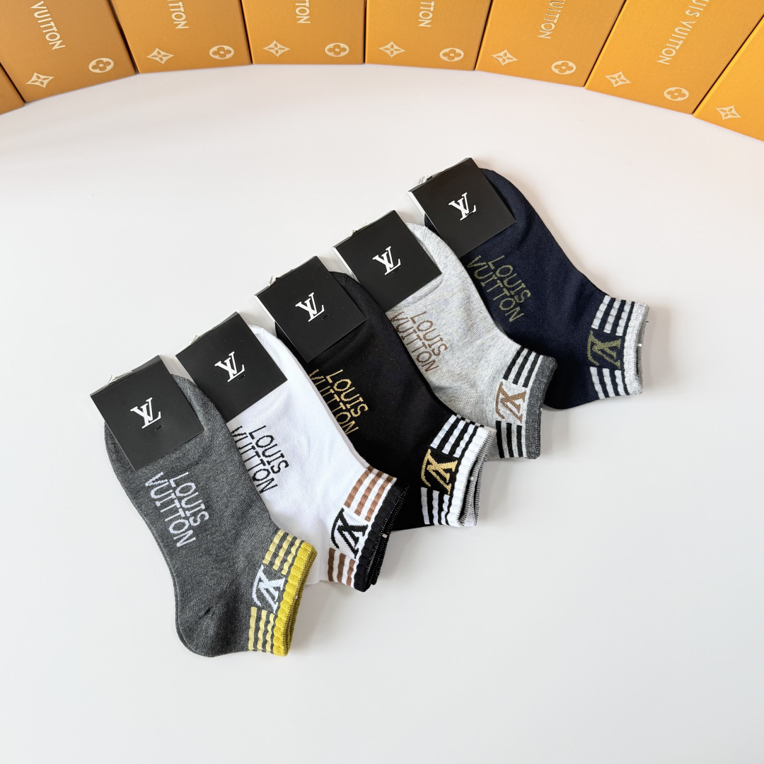 💛配专柜包装LV（路易威登）新款中短款堆堆袜袜子！一盒五双，专柜同步筒袜袜子，💛大牌出街，潮人必备。超好