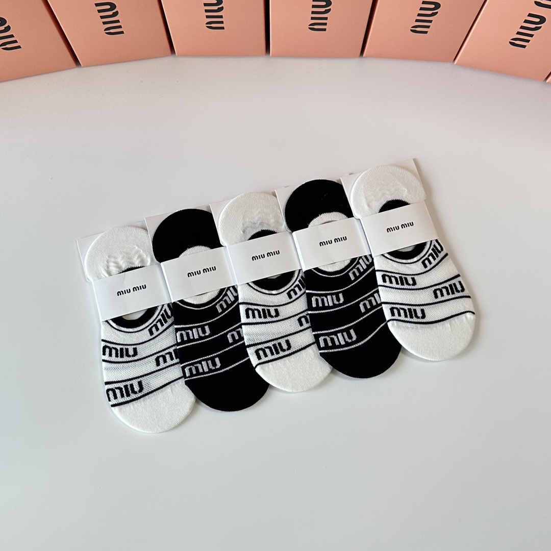 💛配专柜包装MIUMIU（缪缪）新款船袜隐形袜堆堆袜袜子！一盒五双，专柜同步筒袜袜子，💛大牌出街，潮人必