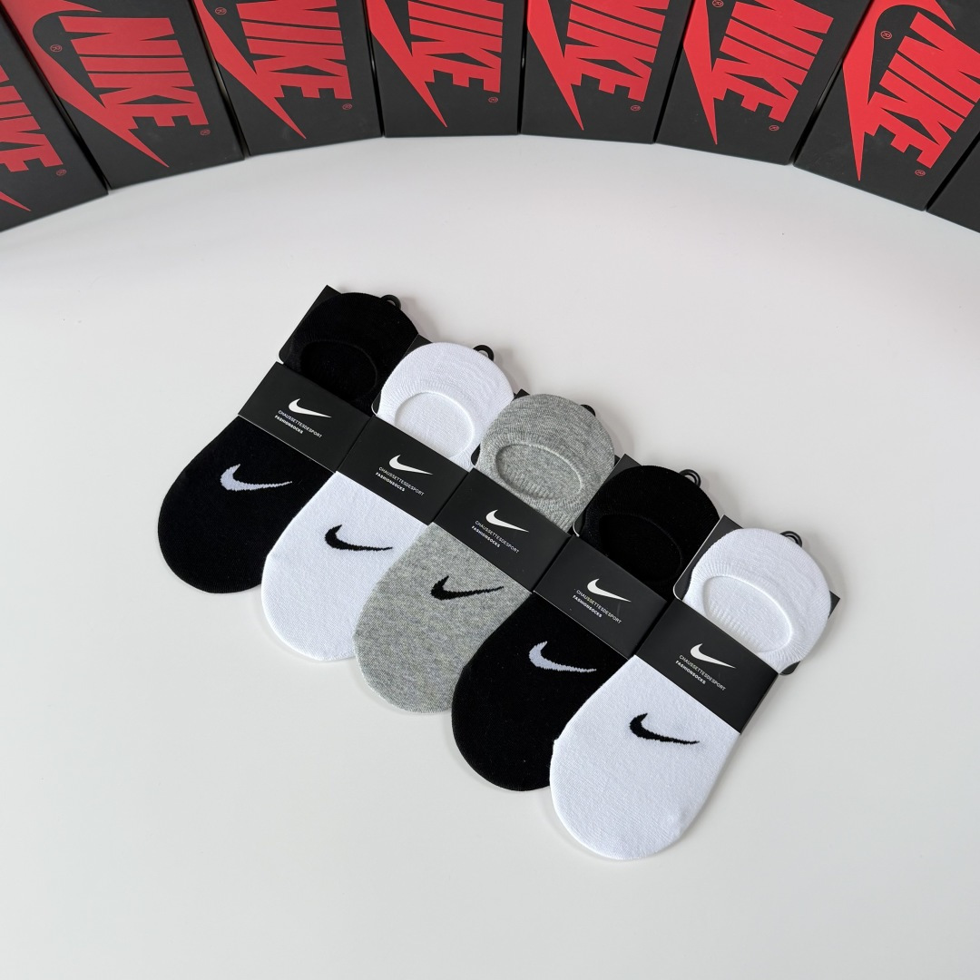 💛配包装NIKE（耐克）新款船袜隐形袜款堆堆袜袜子！一盒五双， 专柜同步筒款袜子，💛大牌出街，潮人必备。