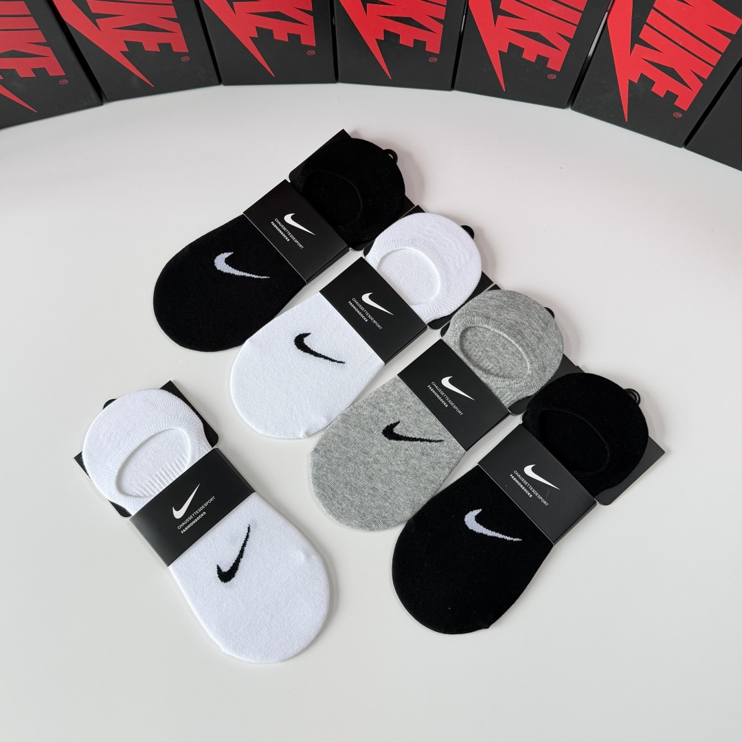 💛配包装NIKE（耐克）新款船袜隐形袜款堆堆袜袜子！一盒五双， 专柜同步筒款袜子，💛大牌出街，潮人必备。