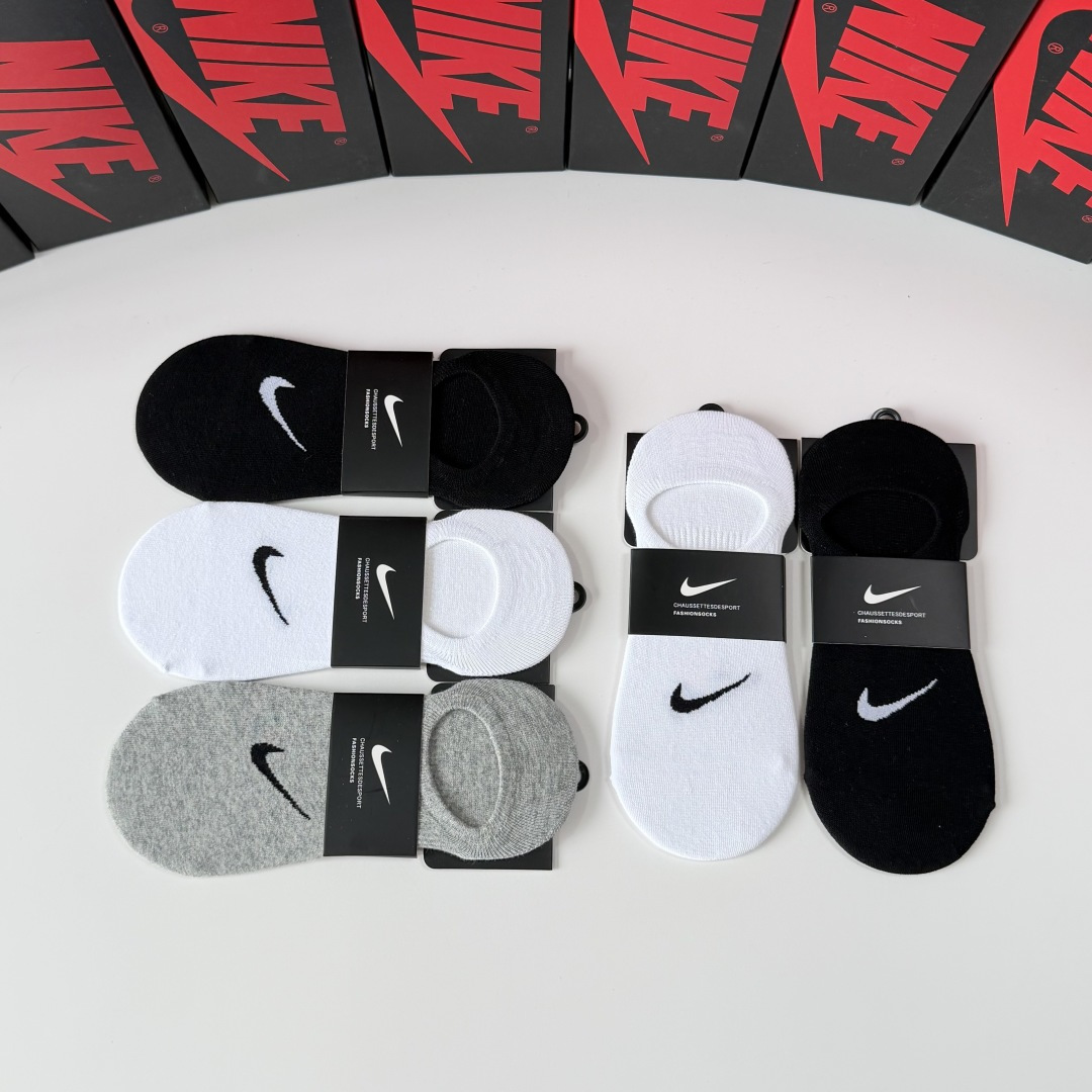 💛配包装NIKE（耐克）新款船袜隐形袜款堆堆袜袜子！一盒五双， 专柜同步筒款袜子，💛大牌出街，潮人必备。