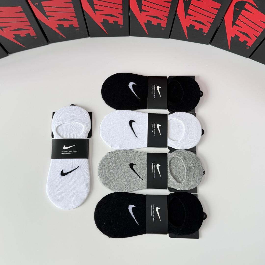 💛配包装NIKE（耐克）新款船袜隐形袜款堆堆袜袜子！一盒五双， 专柜同步筒款袜子，💛大牌出街，潮人必备。