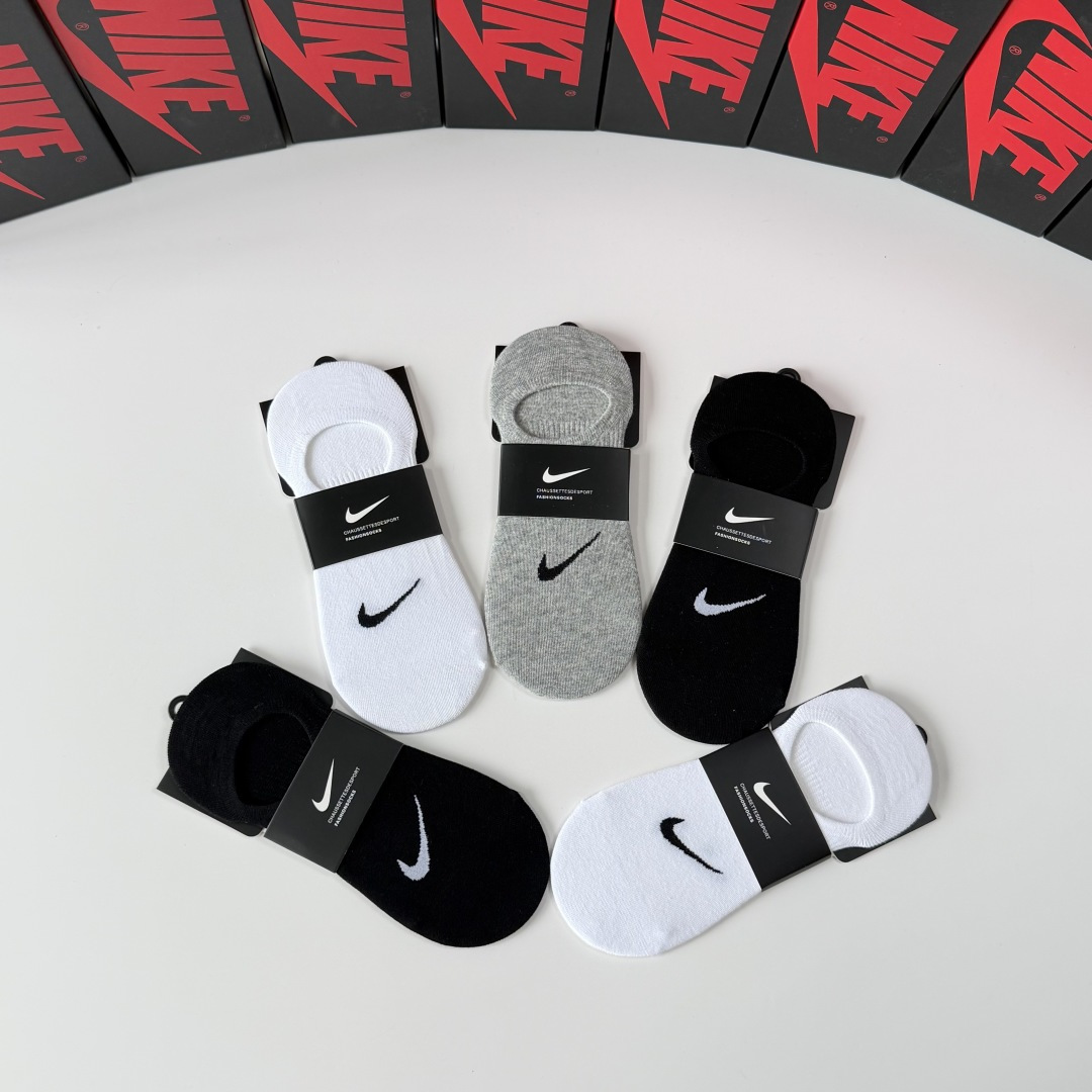 💛配包装NIKE（耐克）新款船袜隐形袜款堆堆袜袜子！一盒五双， 专柜同步筒款袜子，💛大牌出街，潮人必备。