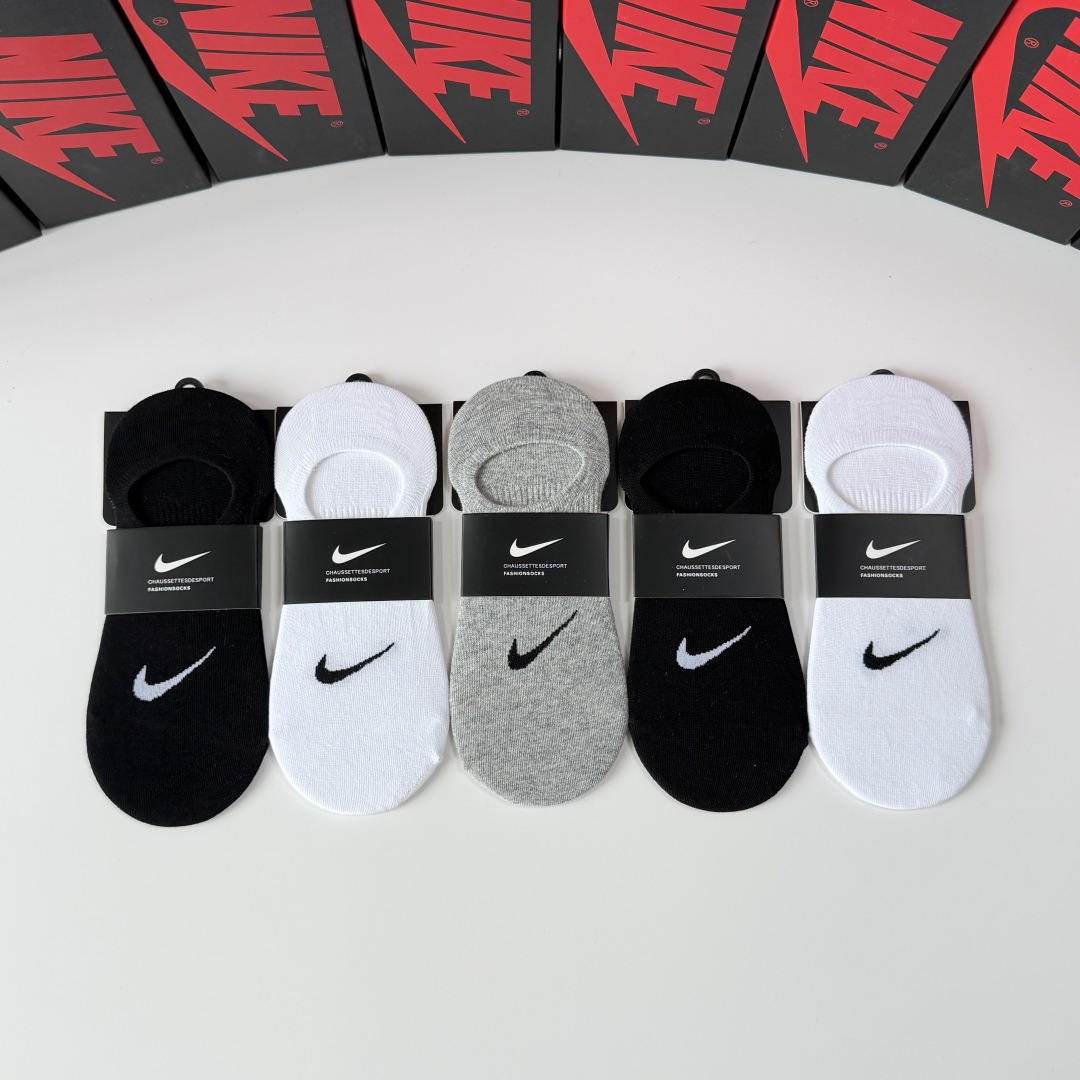 💛配包装NIKE（耐克）新款船袜隐形袜款堆堆袜袜子！一盒五双， 专柜同步筒款袜子，💛大牌出街，潮人必备。