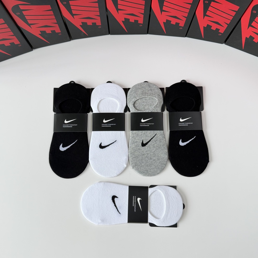 💛配包装NIKE（耐克）新款船袜隐形袜款堆堆袜袜子！一盒五双， 专柜同步筒款袜子，💛大牌出街，潮人必备。
