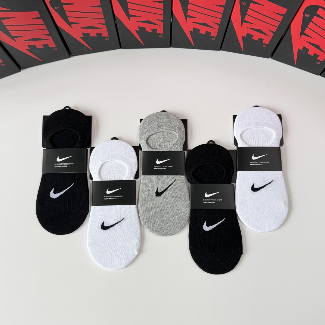 💛配包装NIKE（耐克）新款船袜隐形袜款堆堆袜袜子！一盒五双， 专柜同步筒款袜子，💛大牌出街，潮人必备。
