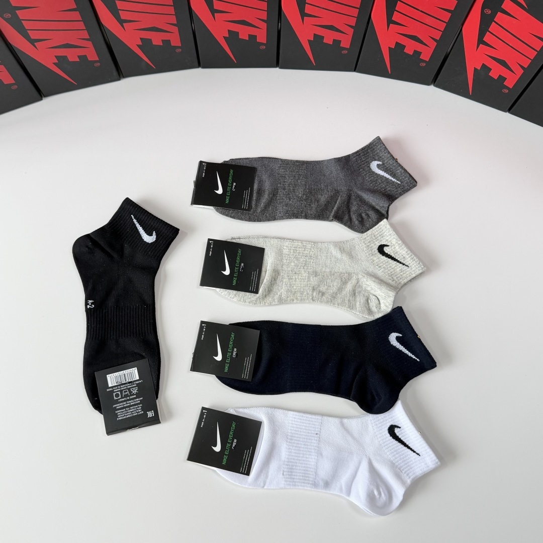 💛配包装NIKE（耐克）新款中短款堆堆袜袜子！一盒五双， 专柜同步筒款袜子，💛大牌出街，潮人必备。超好搭