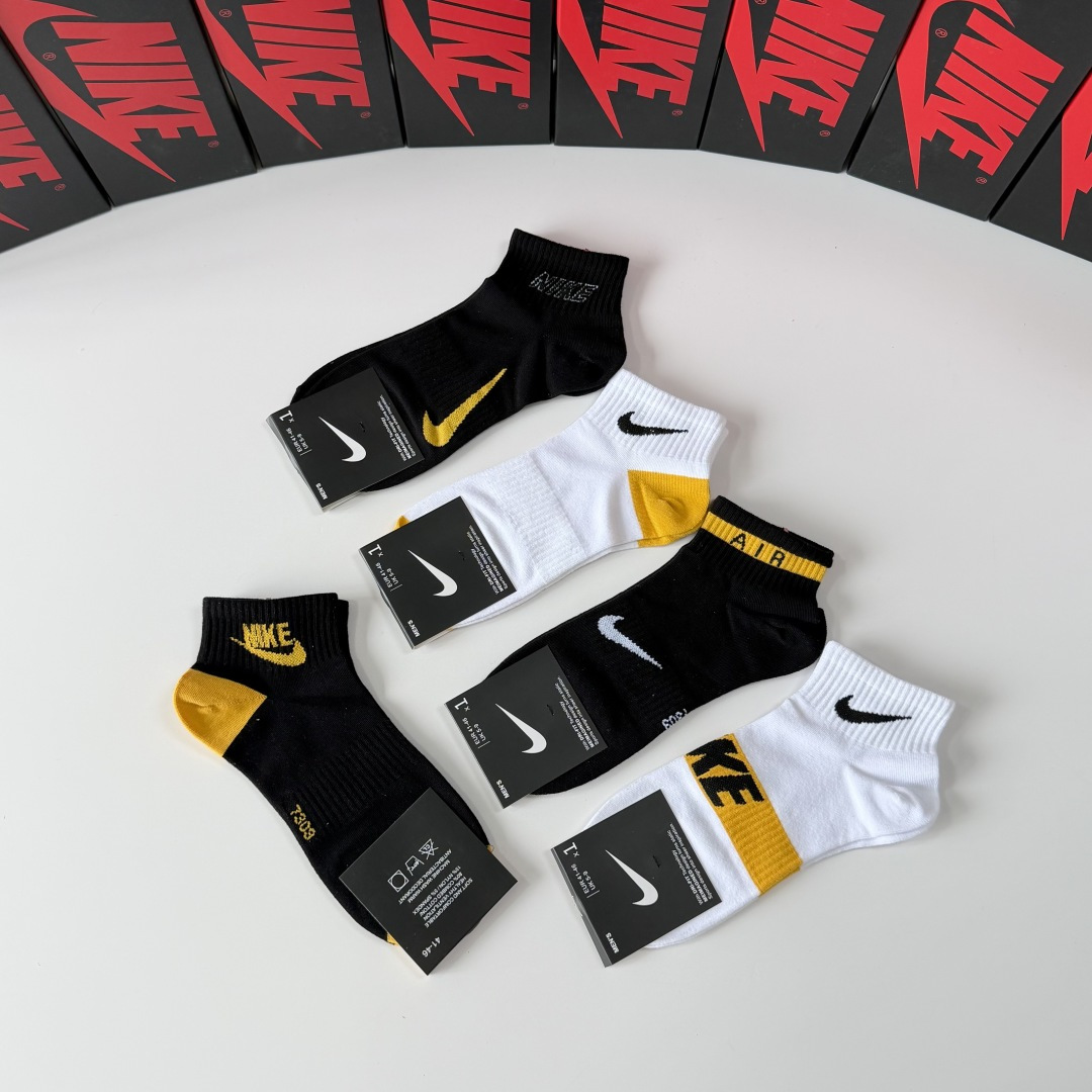 💛配包装NIKE（耐克）新款中短款堆堆袜袜子！一盒五双， 专柜同步筒款袜子，💛大牌出街，潮人必备。超好搭