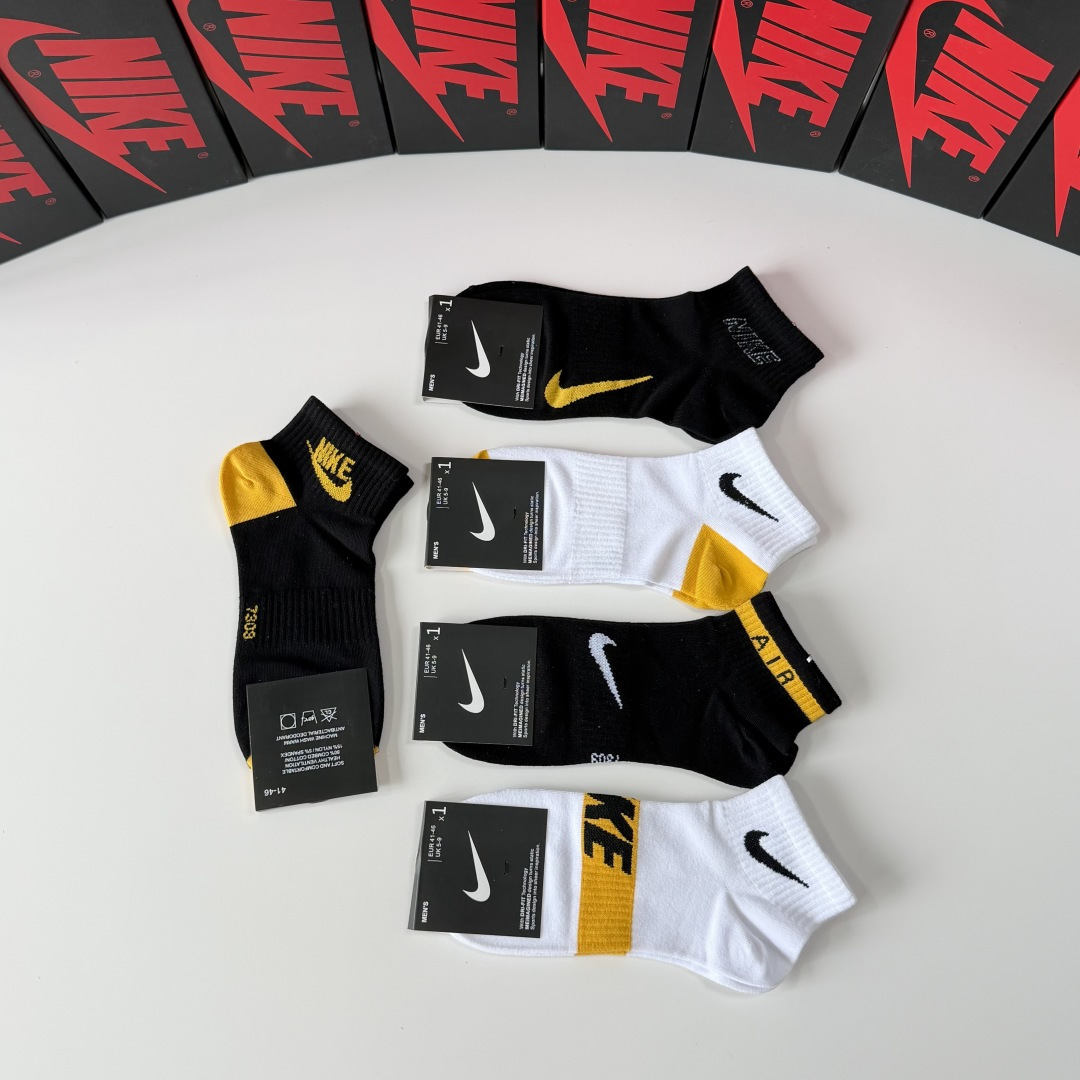💛配包装NIKE（耐克）新款中短款堆堆袜袜子！一盒五双， 专柜同步筒款袜子，💛大牌出街，潮人必备。超好搭