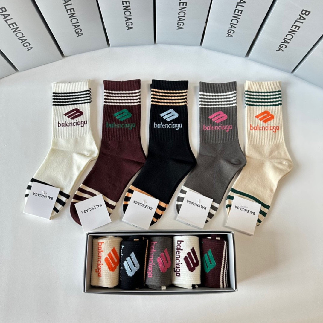 💛配专柜包装Balenciaga （巴黎世家）新款中长款堆堆袜袜子！一盒五双，专柜同步筒袜袜子，💛大牌出